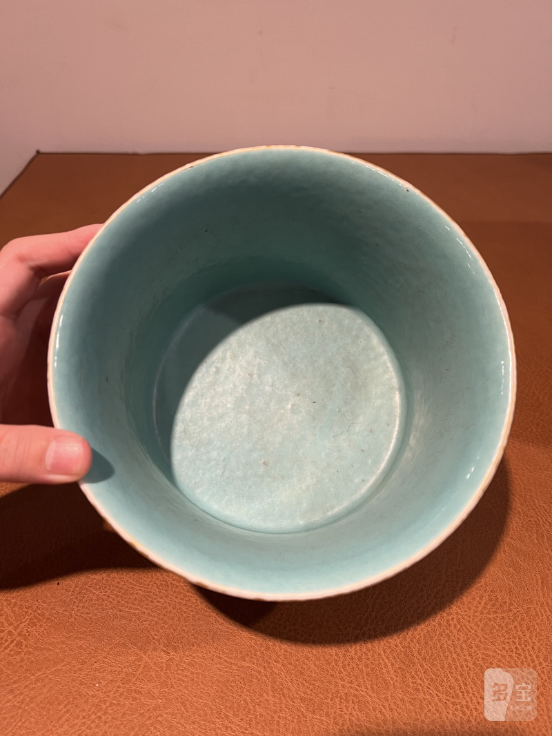 清中期 粉彩庭院人物盆 - 图8